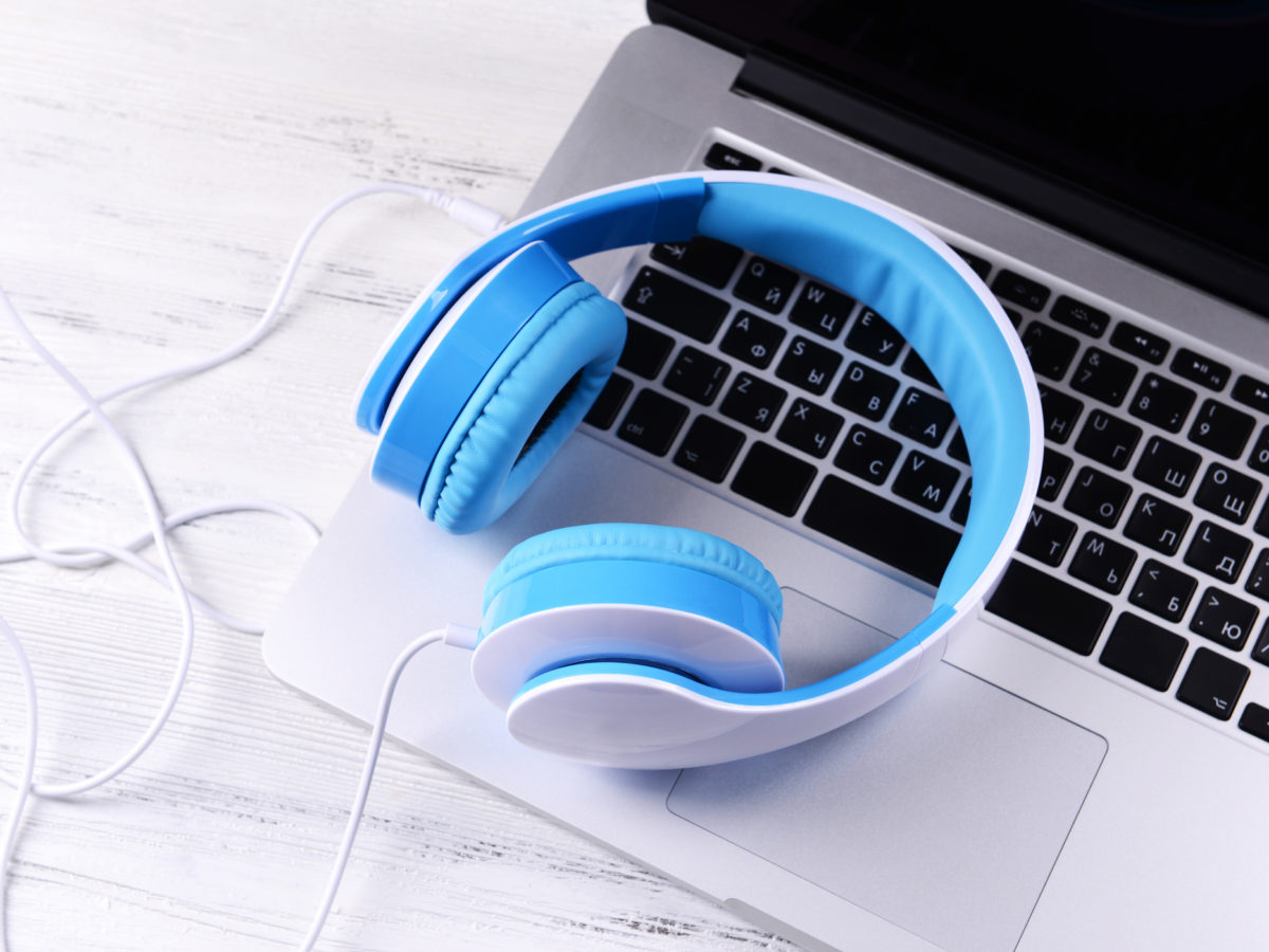 Radio streams - hyperlinking and copyright infringement